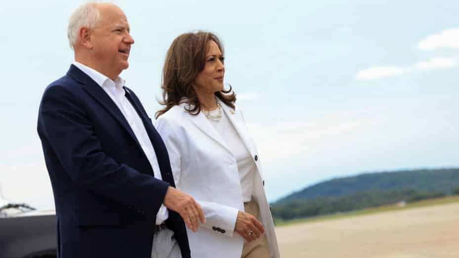 U.S. Vice President and Democratic presidential candidate Kamala Harris and her running mate Minnesota Governor Tim Walz walk as they prepare to depart at Chippewa Airport in Eau Claire, Wisconsin, U.S., August 7, 2024.  REUTERS/Kevin Mohatt